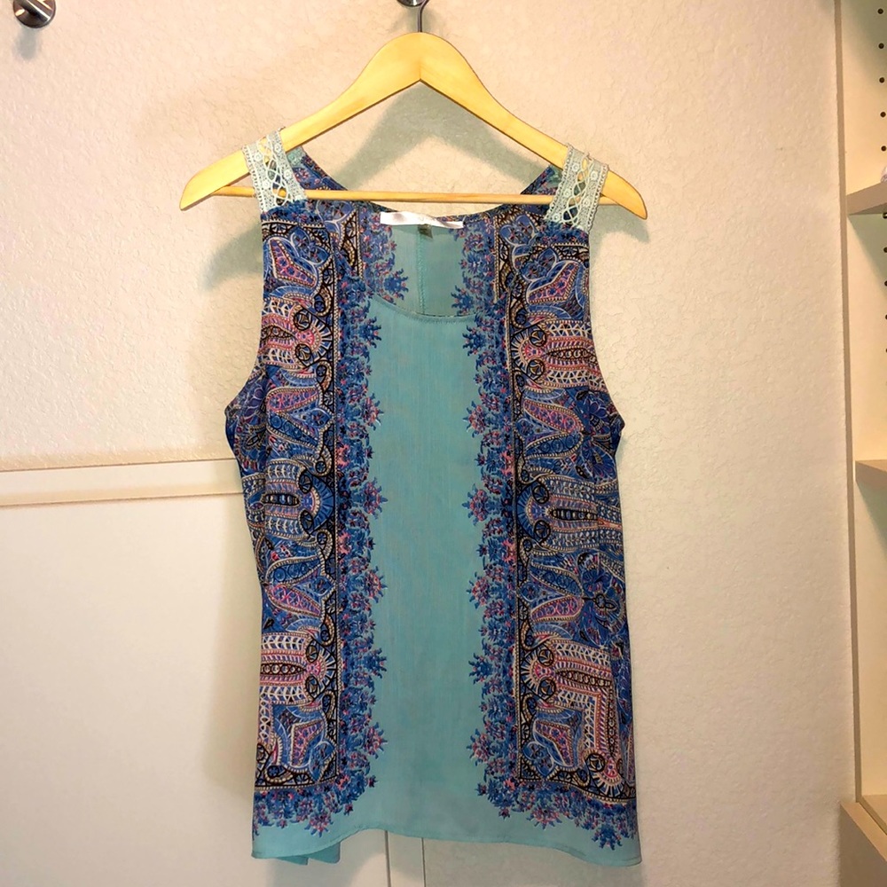 Patterned sleeveless blouse